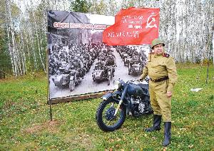 Рок-фестиваль Белый ветер_мотоцикл времен ВОВ реконструктора Андрея Грязнова.jpg